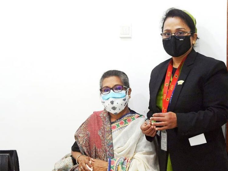 ভ্যাকসিন নিলেন শেখ রেহানা