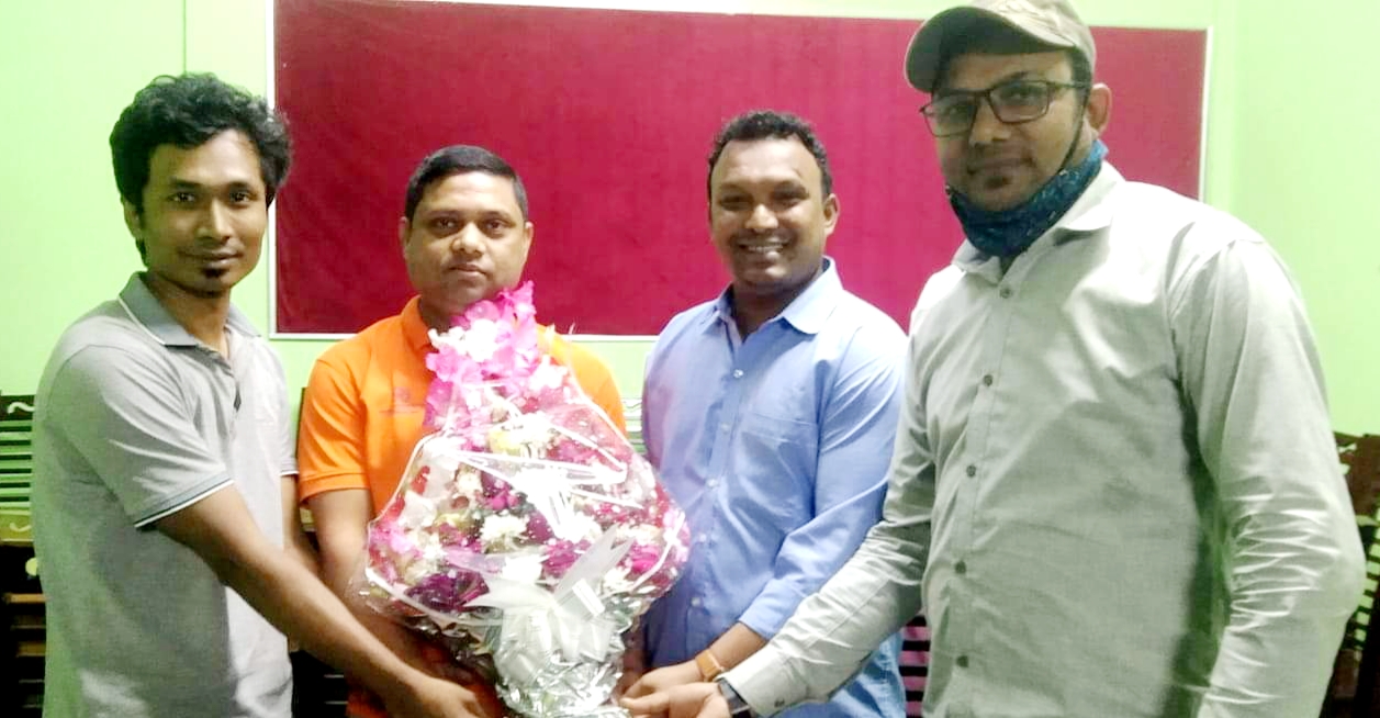 দৈনিক সকালের কক্সবাজার পত্রিকার সম্পাদককে সাংবাদিক সংসদ কক্সবাজার’র ফুলেল শুভেচ্ছা
