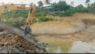 সরকারি পাহাড় কেটে পুকুর খনন, বাঁধা দিলে মামলা দিয়ে হয়রানির অভিযোগ