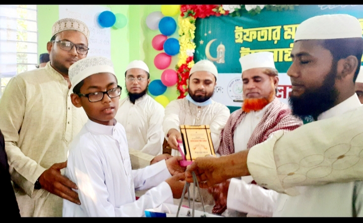 চান্দের পাড়ায় কোরআনে হাফেজদের সম্মানিত করলেন, হিলফুল ফুযুল শান্তি সংঘ