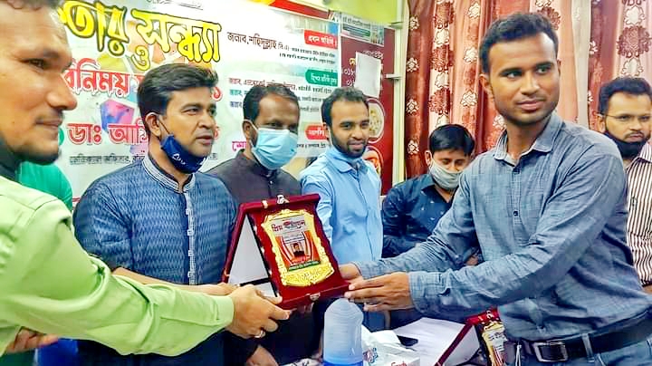 জনপ্রিয় বার্তাদেশ অনলাইন নিউজ পোর্টালের ইফতার ও সম্মাননা স্মারক প্রদান অনুষ্ঠান’২১ সম্পন্ন 