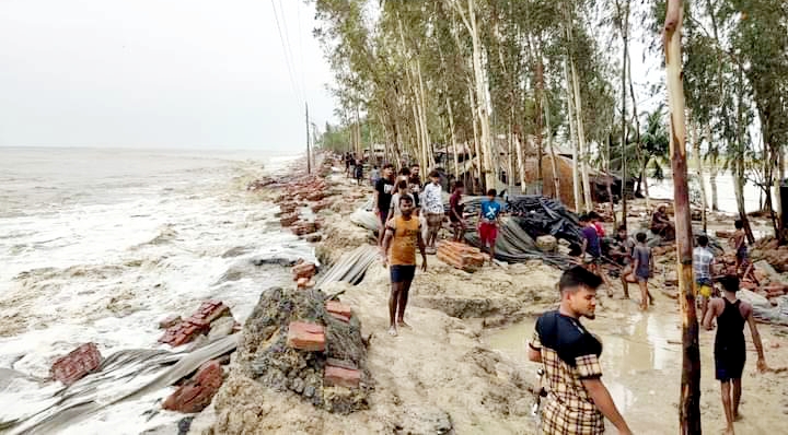 মহেশখালীতে ঘূর্ণিঝড় “ইয়াস”এর প্রভাবে সড়ক,বেড়িবাঁধ,ঘরবাড়ি,পান বরজ, চিংড়িঘেরসহ ব্যাপক ক্ষয়ক্ষতি,২০টি গ্রাম প্লাবিত!