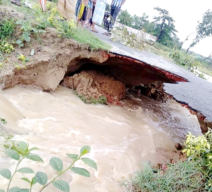 ভারী বর্ষণে টেকনাফে অথৈই পানি:  গ্রামীণ সড়ক লন্ডভন্ড 