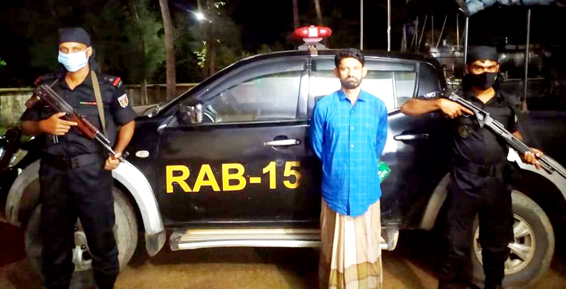 টেকনাফে ব্যাগ ও বস্তা ভর্তি ইয়াবা স্বর্ণের বার, নগদ টাকা উদ্ধার : আটক-১