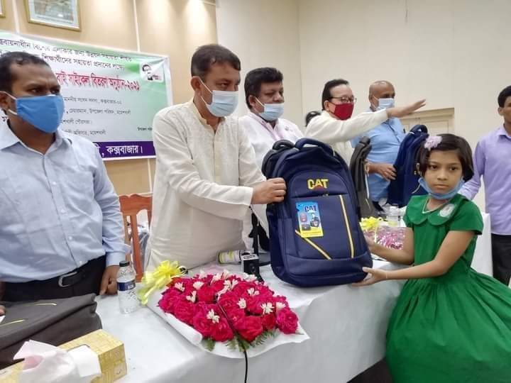 মহেশখালীতে ক্ষুদ্র নৃ-গোষ্ঠী শিক্ষার্থীদের মাঝে বাই-সাইকেল শিক্ষাবৃত্তি ও শিক্ষা উপকরণ বিতরণ