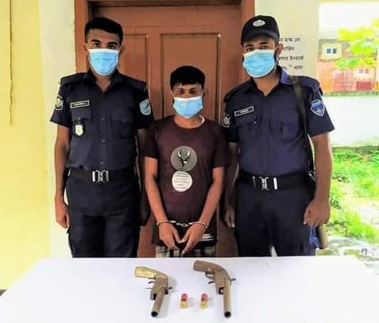মহেশখালী থানা পুলিশের অভিযানে  ২টি অস্ত্র-কার্তুজ উদ্ধার গ্রেপ্তার ১