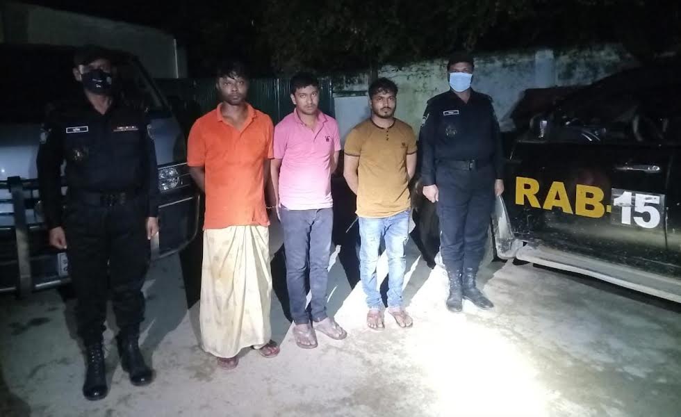 কক্সবাজারের রামুতে ৪৩ কেজি গাঁজসহ ট্রাক জব্দ : আটক ৩