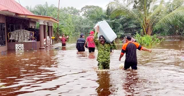 মালয়েশিয়ায় ভয়াবহ বন্যায় ১৪ প্রাণহানি, এখনো নিখোঁজ অনেকে