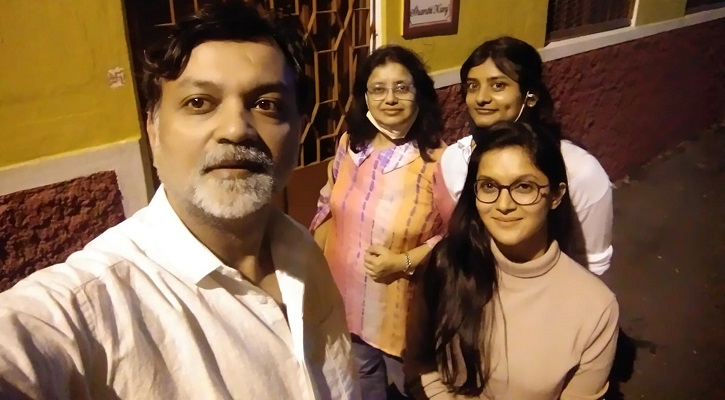 মিথিলাকে সঙ্গে নিয়ে স্মৃতিতে ফিরে গেলেন সৃজিত