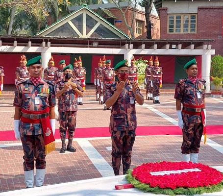 বঙ্গবন্ধুর সমা‌ধি‌তে নবনিযুক্ত বি‌জি‌বি মহাপ‌রিচাল‌কের শ্রদ্ধা