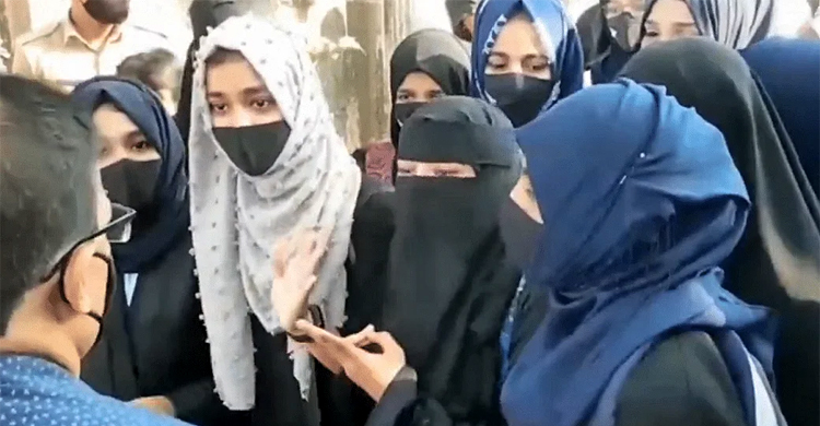 কর্ণাটকে রায়ের পর সুপ্রিম কোর্টে যাচ্ছেন আন্দোলনকারীরা