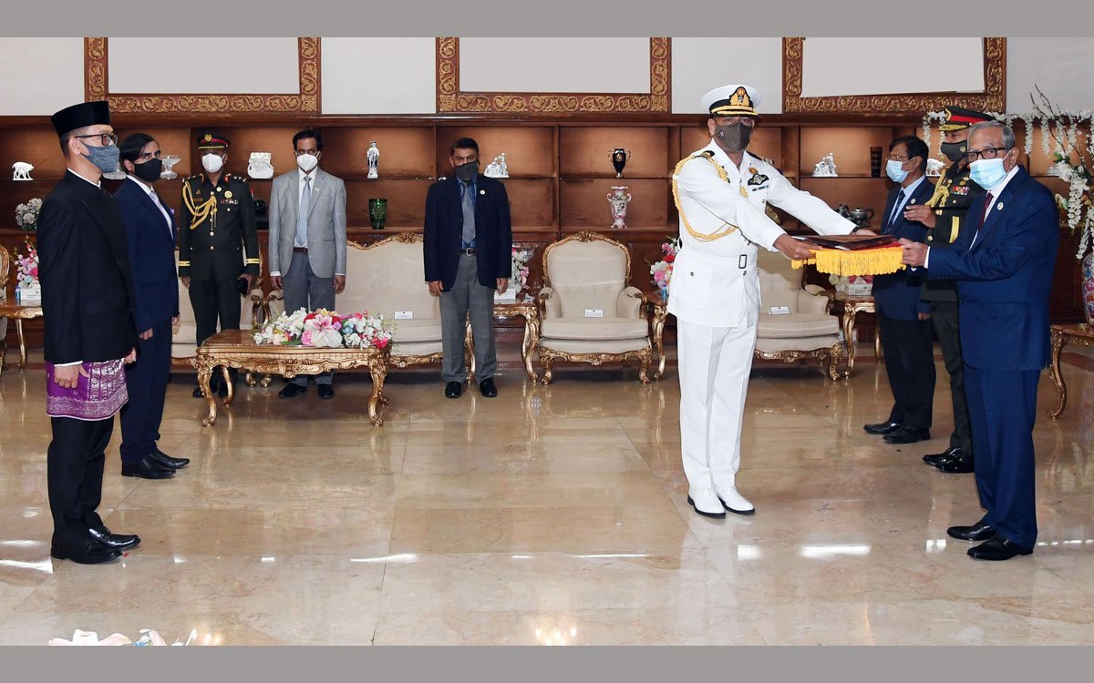 ইন্দোনেশিয়া ও কাতারের রাষ্ট্রদূতের কাছ থেকে পরিচয়পত্র গ্রহণ করেছেন রাষ্ট্রপতি