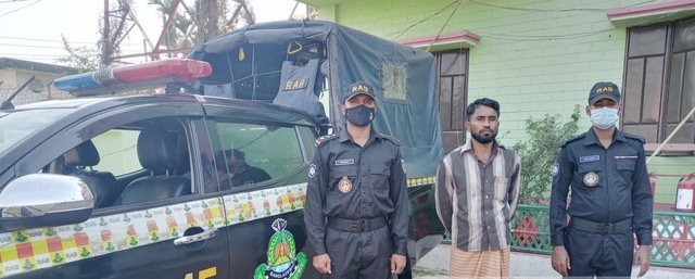 টেকনাফে ২ মাদক কারবারি আটক, অস্ত্র মাদক উদ্ধার