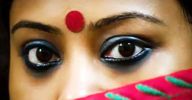 ‘টিপ পরায় হেনস্তা’র কথা স্বীকার করলেন অভিযুক্ত পুলিশ সদস্য 