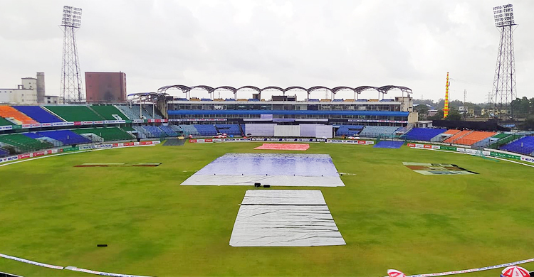 বৃষ্টিতে আউটফিল্ড ভেজা, পিছিয়ে গেলো খেলা