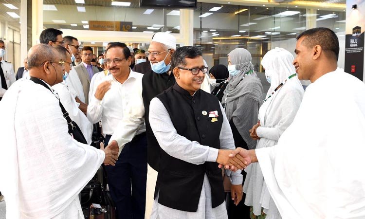৪১০ জন হজযাত্রী নিয়ে জেদ্দার উদ্দেশে ঢাকা ছেড়েছে 