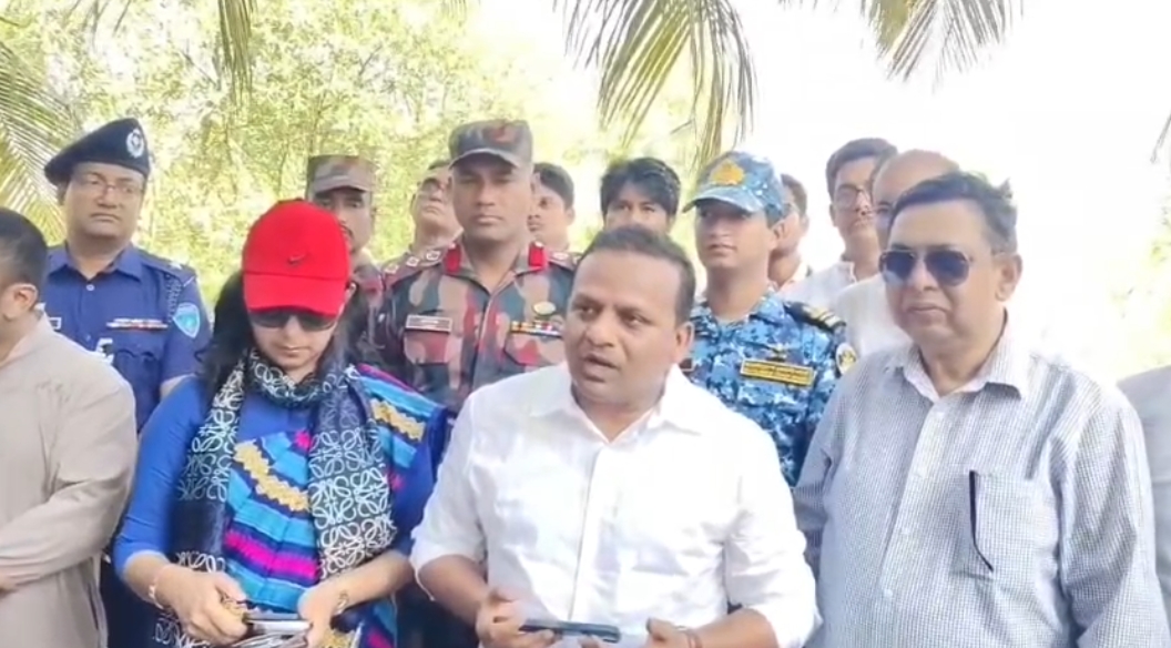 দীর্ঘদিন পর সচল টেকনাফ স্থলবন্দর, চালুর নির্দেশ নৌপরিবহন প্রতিমন্ত্রীর