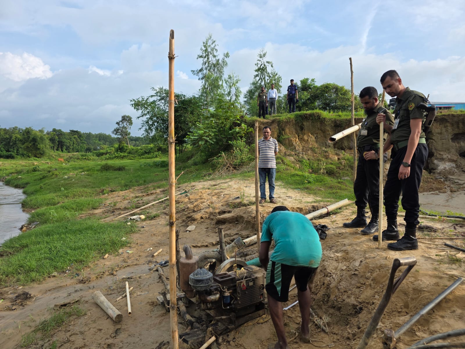 চকরিয়ায় অবৈধ বালু উত্তোলনের বিরুদ্ধে অভিযান, সেলু মেশিন জব্দ