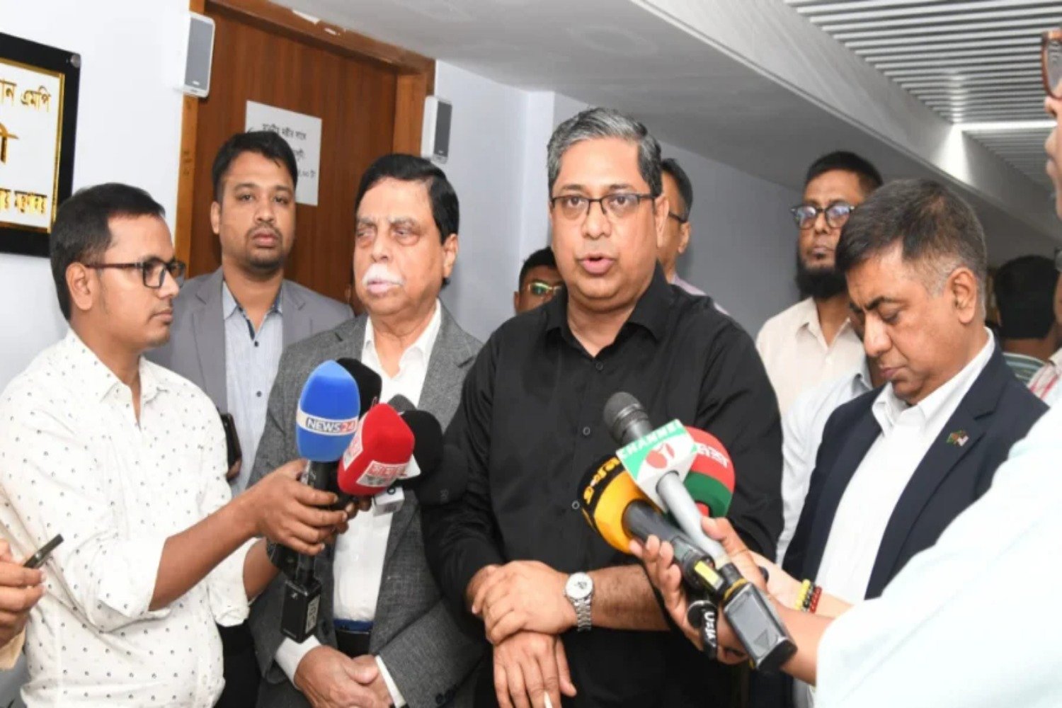 ৬ মাসে বাংলাদেশ থেকে দুই লাখ শ্রমিক নেবে মালয়েশিয়া