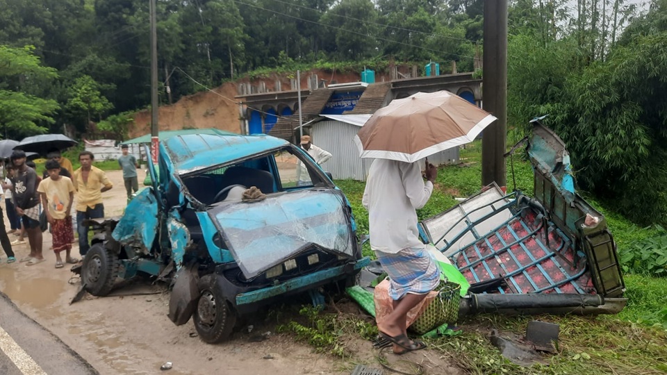 চকরিয়ায় বাস ও জিপের মুখোমুখি সংঘর্ষ, নিহত ৪
