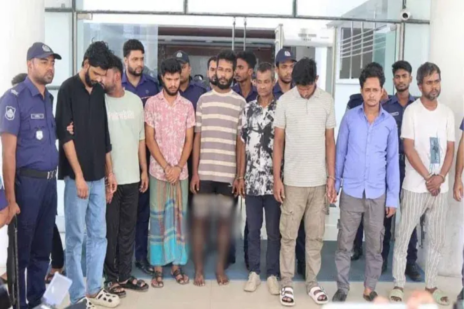 চট্টগ্রামে চিকিৎসকের কাছে ১০ লাখ টাকা চাঁদা না পেয়ে ২০ লাখ দাবি, ‘১০০ পুলিশ রাখলেও’ গুলি করে মেরে ফেলার হুমকি