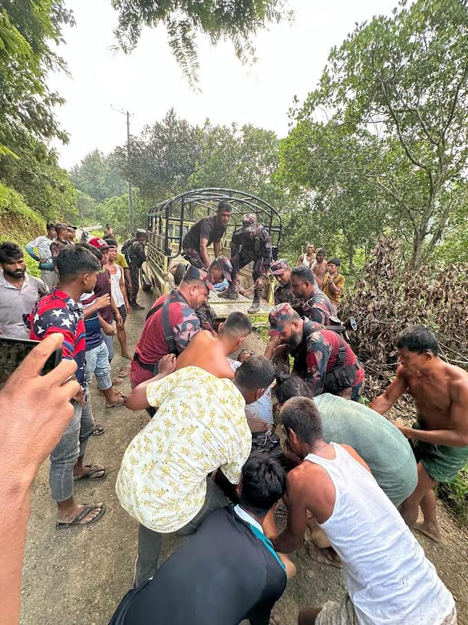তিন্দুর পাহাড়ি সড়কে মর্মান্তিক পরিণতি: খাদে ল্যান্ডক্রুজার, প্রাণ গেল ২ পর্যটকের