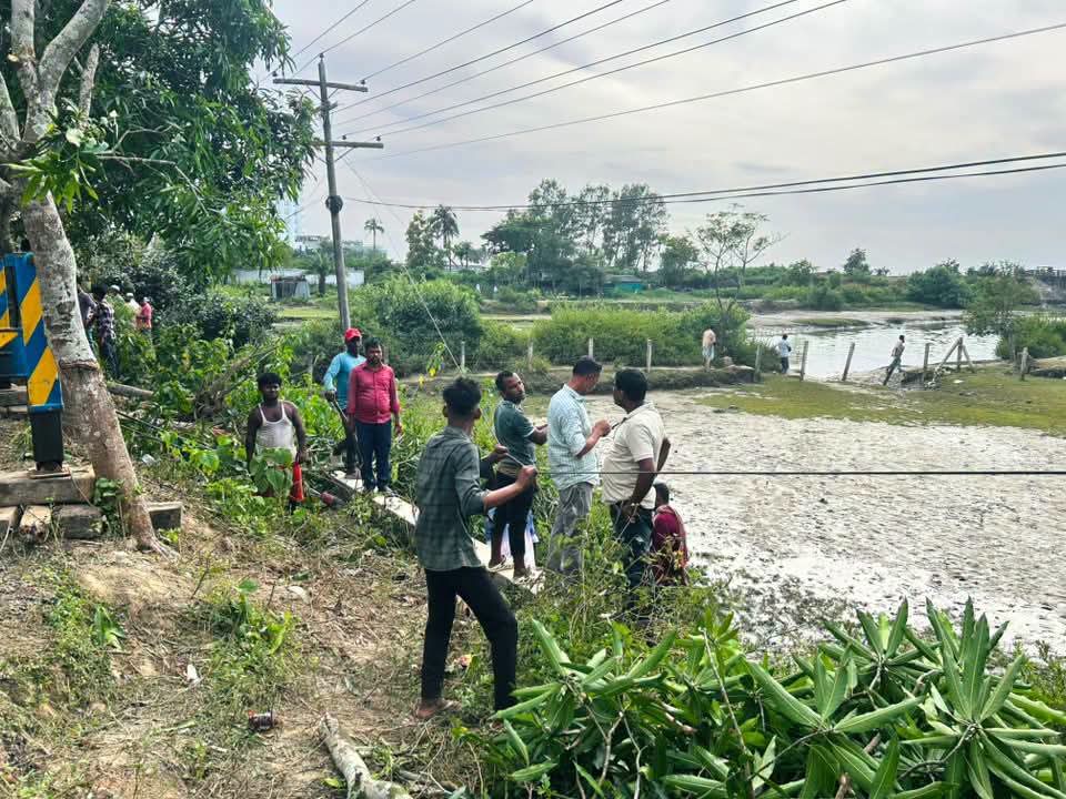 ইনানীতে গ্যাসের আগুন, নিরাপত্তার স্বার্থে বিদ্যুৎ সংযোগ বিচ্ছিন্ন!