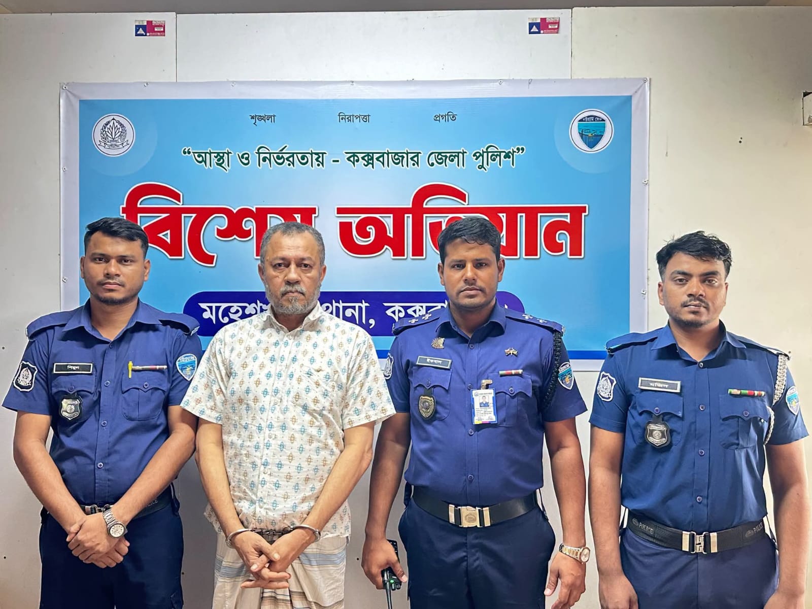 মহেশখালী থানা পুলিশের বিশেষ অভিযান: অস্ত্র, মাদক ও হত্যাচেষ্টাসহ ৯ মামলার পরোয়ানাভুক্ত আসামি গ্রেফতার